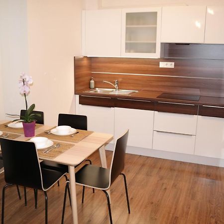 Riverside Apartman With Free Parking Győr Zewnętrze zdjęcie