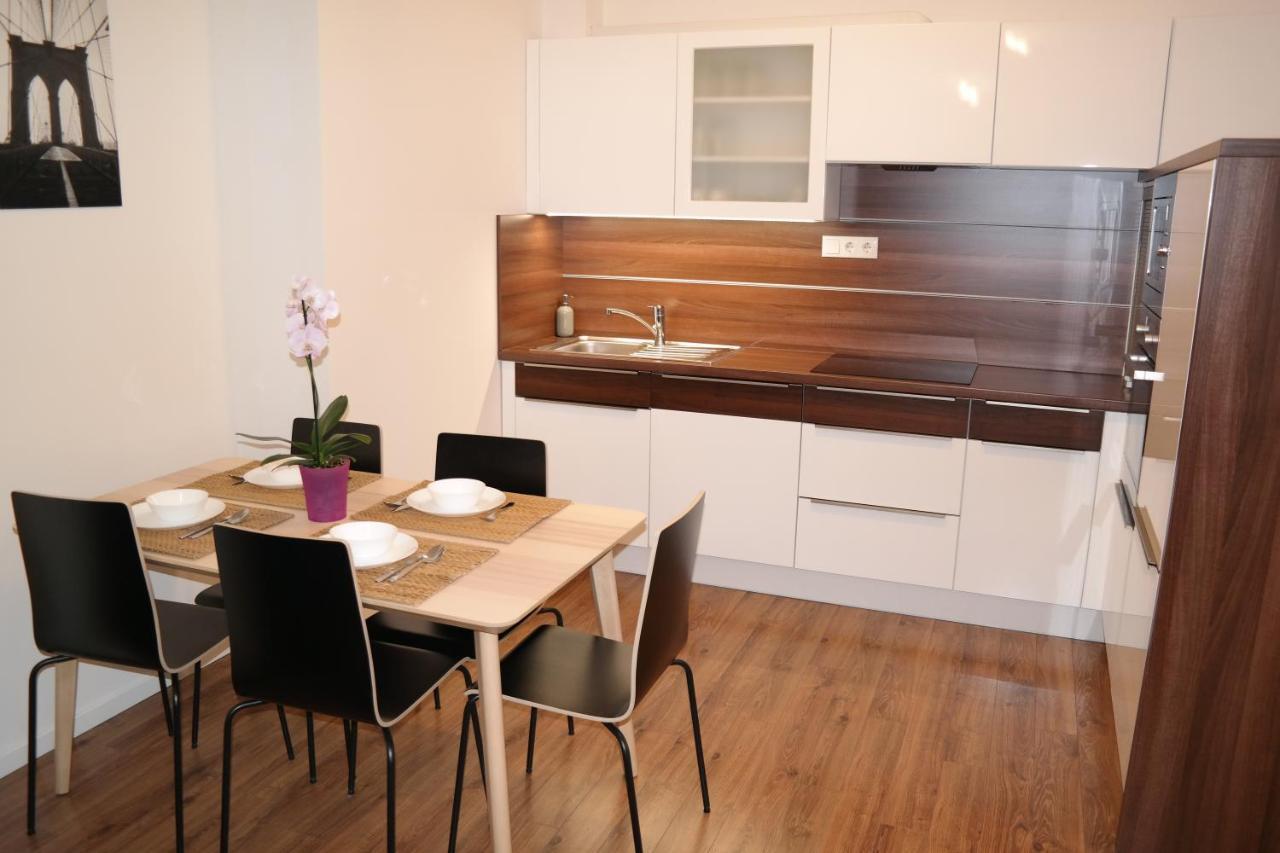 Riverside Apartman With Free Parking Győr Zewnętrze zdjęcie