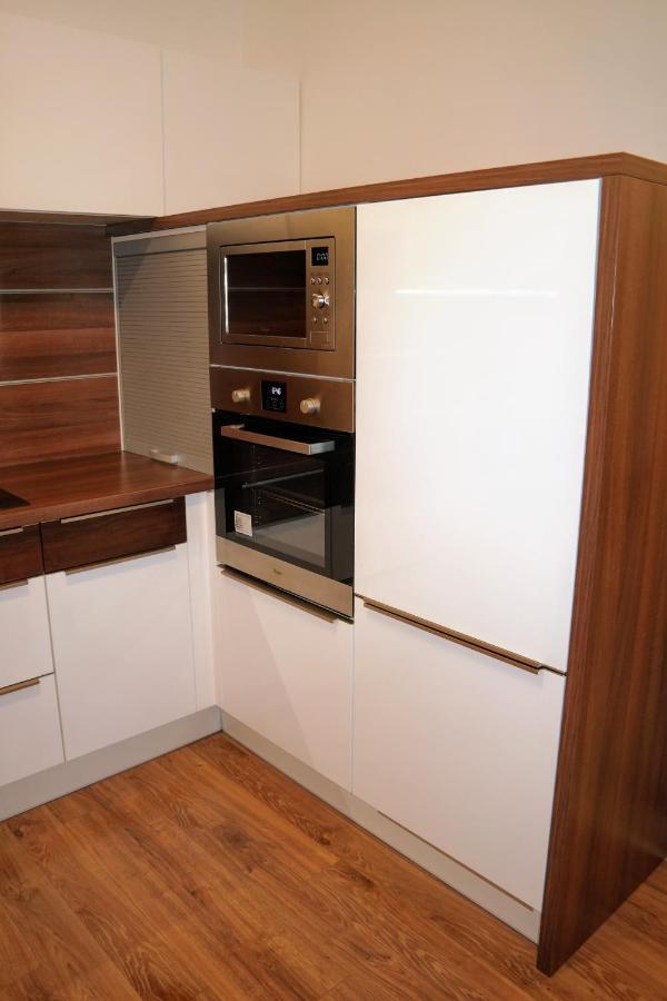 Riverside Apartman With Free Parking Győr Zewnętrze zdjęcie