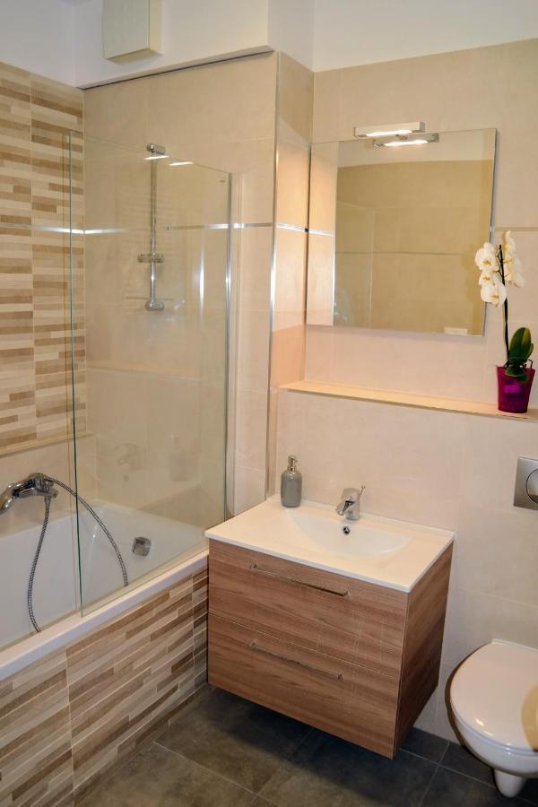 Riverside Apartman With Free Parking Győr Zewnętrze zdjęcie