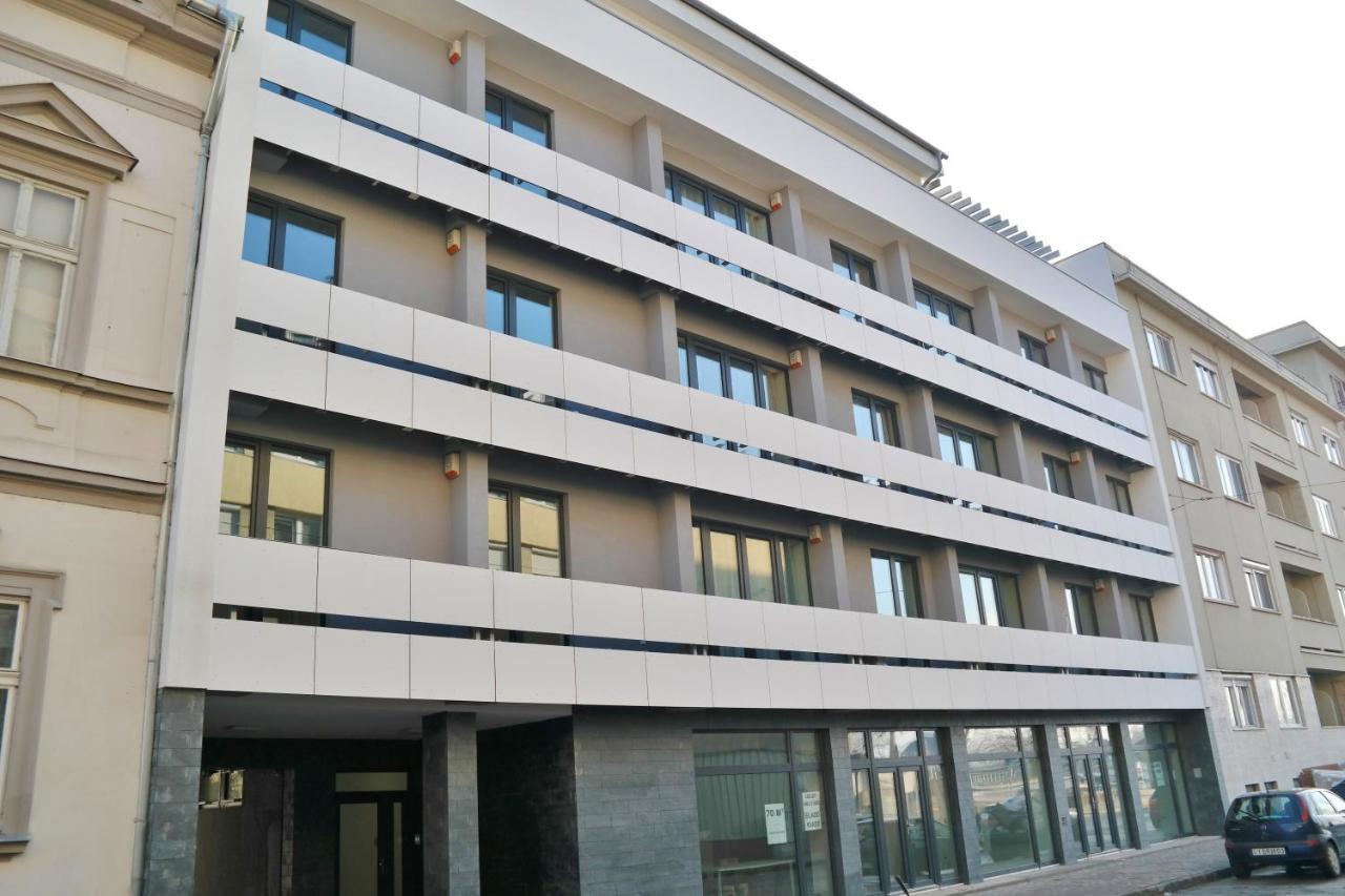 Riverside Apartman With Free Parking Győr Zewnętrze zdjęcie